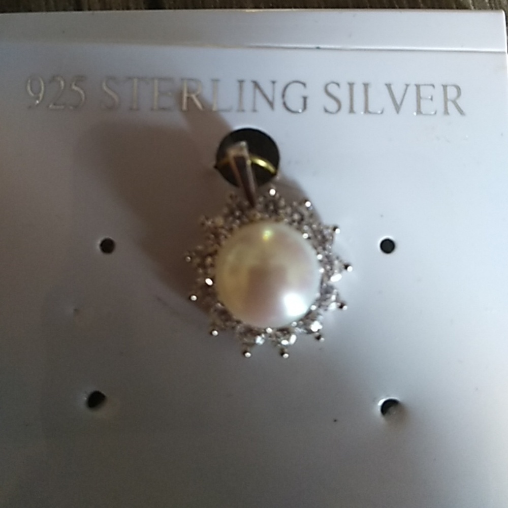 Pearl pendant with cz halo